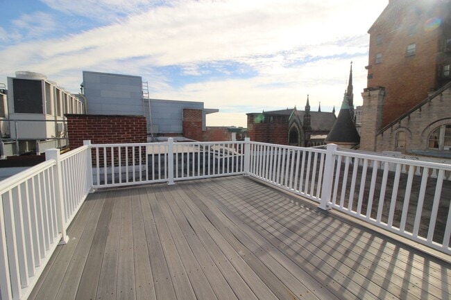 Building Photo - Awesome 1BD/1BA Mt. Vernon Condo w/ Privat...