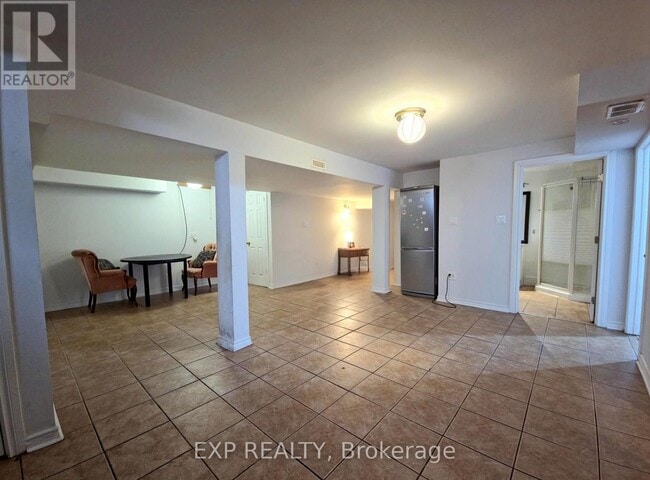 Photo - 5815 Riverdale Crescent