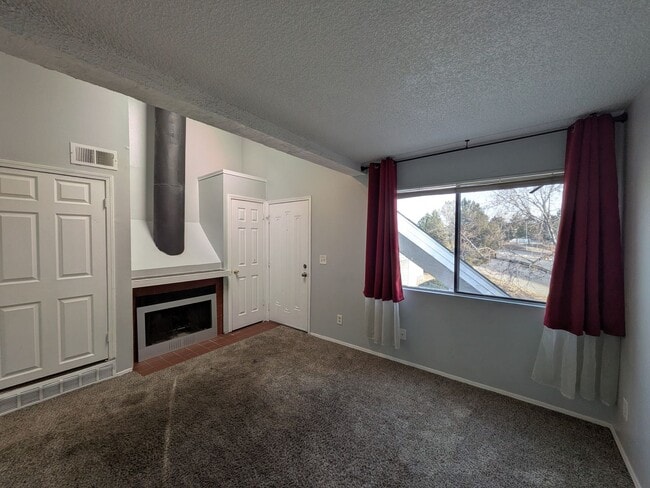 Photo - 1 bed, 1 bath Natural Light w/Skylight!  **Move-In Special** Unidad 207