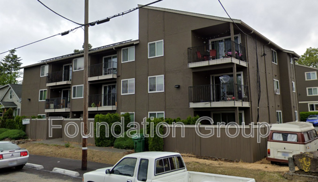 Photo - 938 N 100th St House