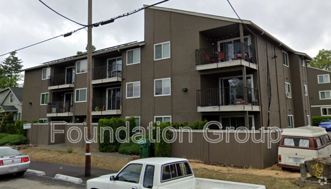 Building Photo - 938 N 100th St Rental