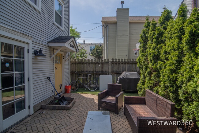 Photo - 1709 W Barry Ave