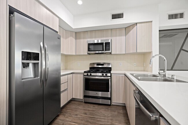 Photo - Hayworth Hyde by Wiseman