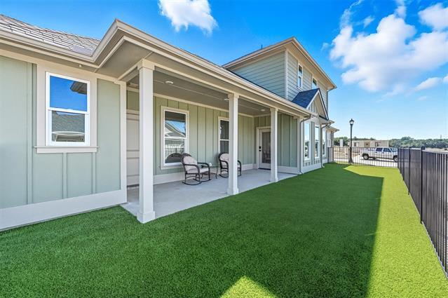 Photo - 302 Red Bird Ln