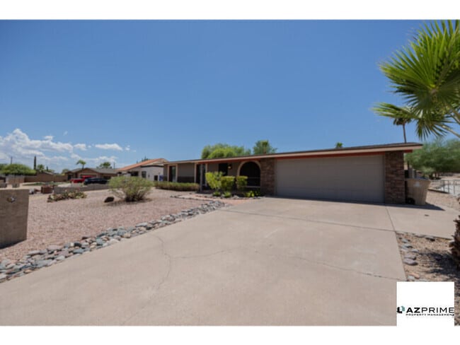 Building Photo - Fountain Hills Beauty - Stylish 3/2.5 Retr... Rental