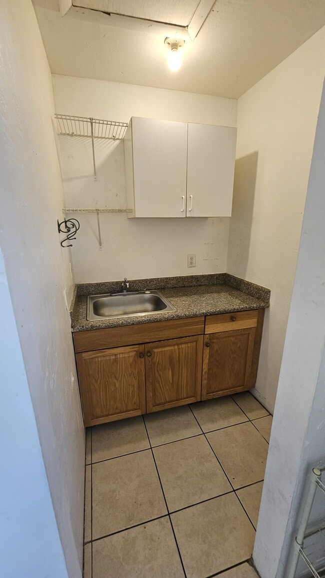 Photo - 1723 Plunkett St