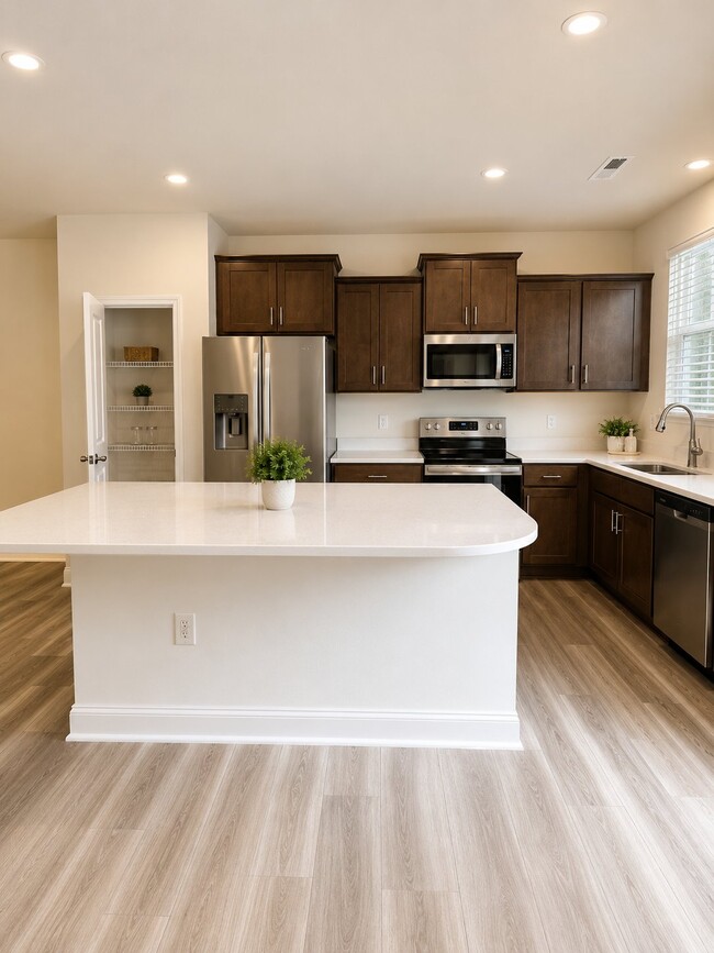 Building Photo - 484 Channel Drop Dr