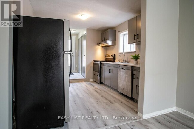 Photo - 598 N Lake Rd