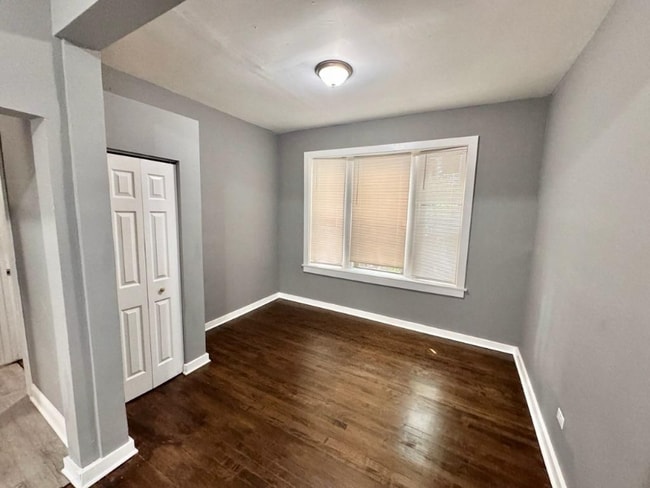 Photo - 7841 S Drexel Ave Unidad 2R