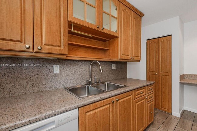 Photo - 4111 Stirling Rd Unit 308