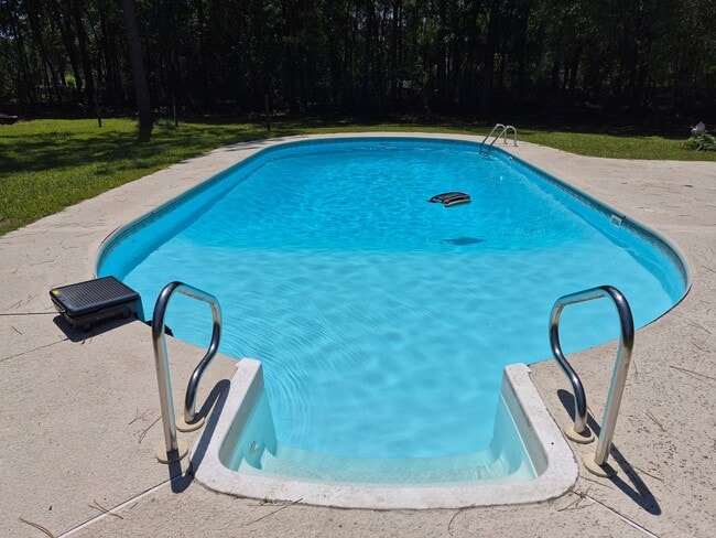 1275 Surrey Glen Rd
