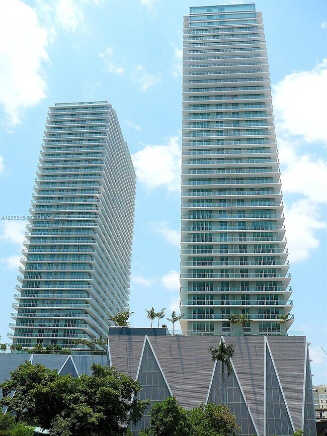 Building Photo - 1111 SW 1st Ave Unit 20234N