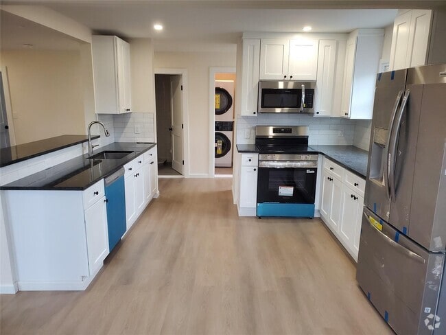 Building Photo - 958 Rockaway Ave Unit 2 Rental