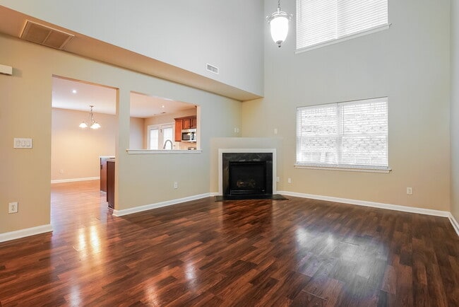 Photo - 701 Champion St