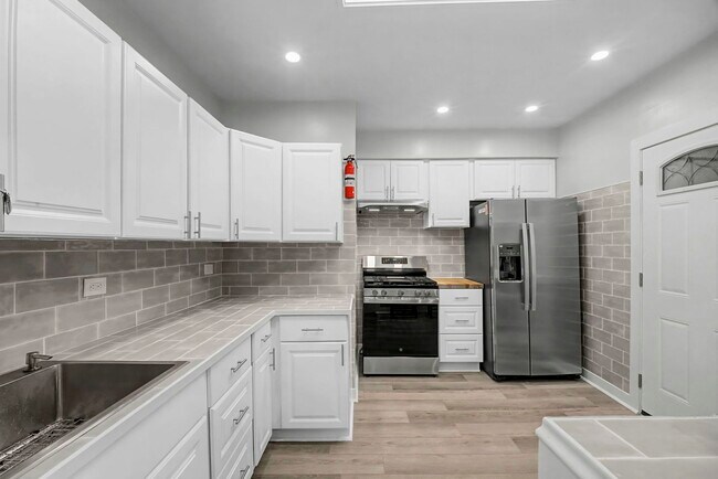 Photo - 2950 W Waveland Ave Unit 1