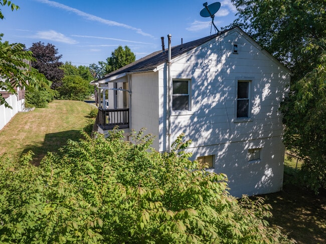 Photo - 610.5 Russell St