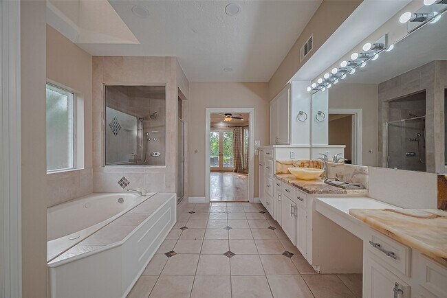 Photo - 1123 Horseshoe Dr