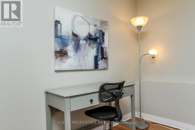 Photo - 276 Carruthers Ave