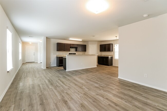 Photo - 413 N Meadows Dr