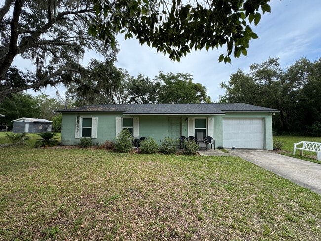 Building Photo - AVAILABLE FEBRUARY – UPDATED 3 BEDROOM / 2 BATH HOME IN EUSTIS