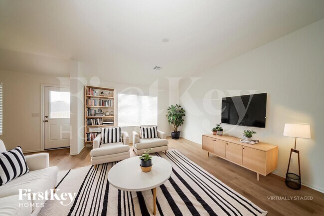 433 Labelle Ln