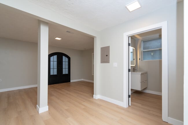 Photo - 2527 Porter Ave Unit 2