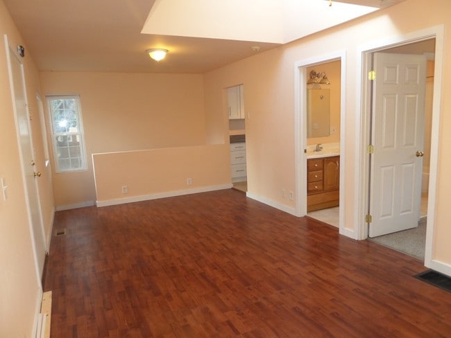 Photo - Super Cute & Renovated 3-Bedroom Cottage i...