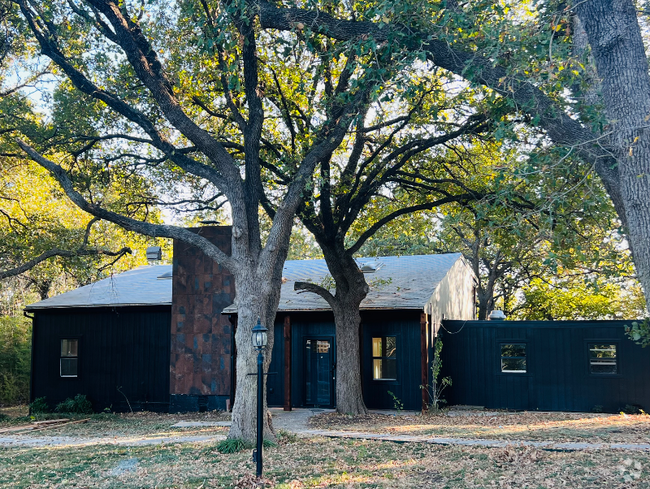 Building Photo - 2713 McPherson Ln Rental