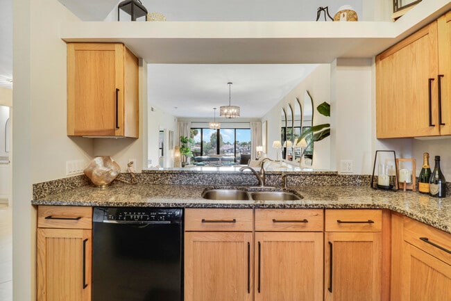 Photo - 370 Golfview Rd Unit 202