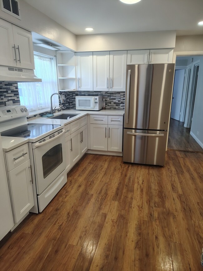 Photo - 4109 W 63rd St