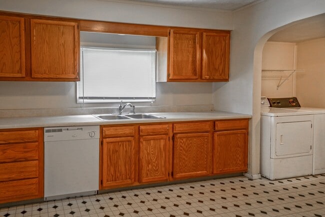 Photo - 310 E 17th St