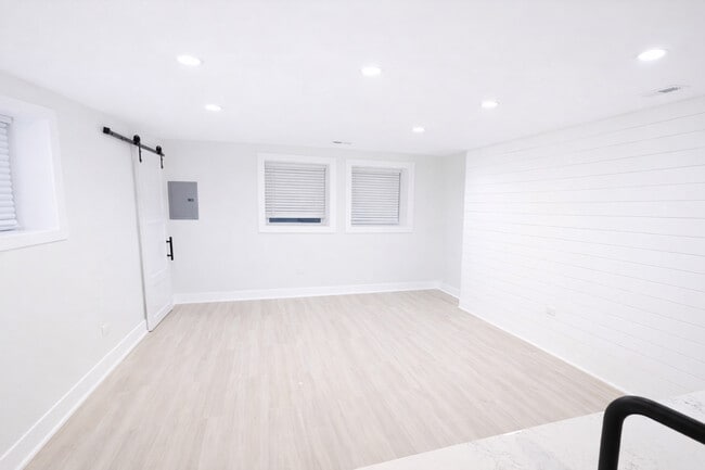 Sala de estar - 64 E Cedar St