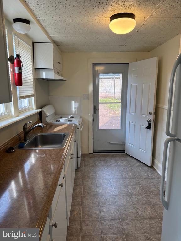 Building Photo - 635 Chestnut St