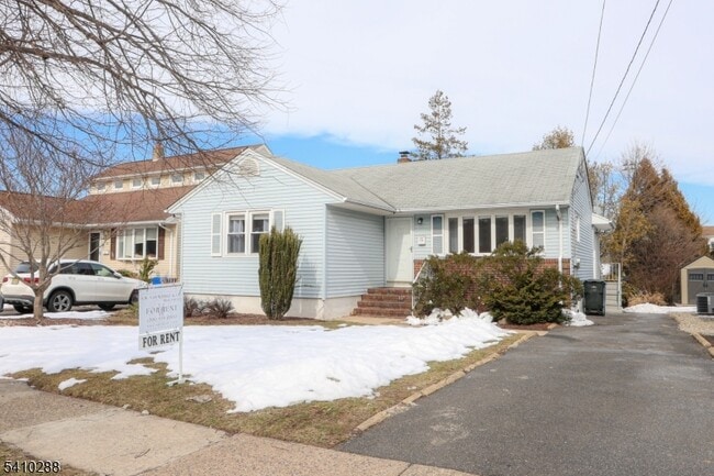 Building Photo - 118 Hobart Ave