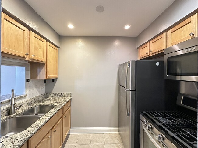 Photo - 654 W Grace St Unit J05P