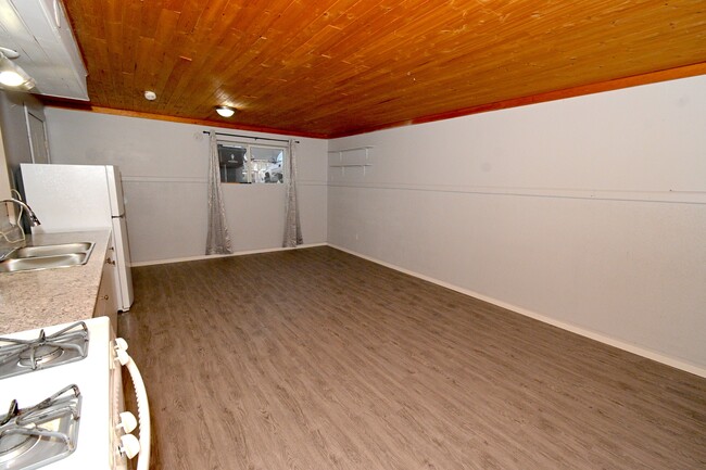 Photo - 1863 Juniper St