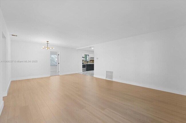 Photo - 1240 NE 138th St