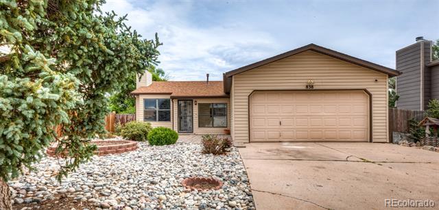 Photo - 838 Daffodil St