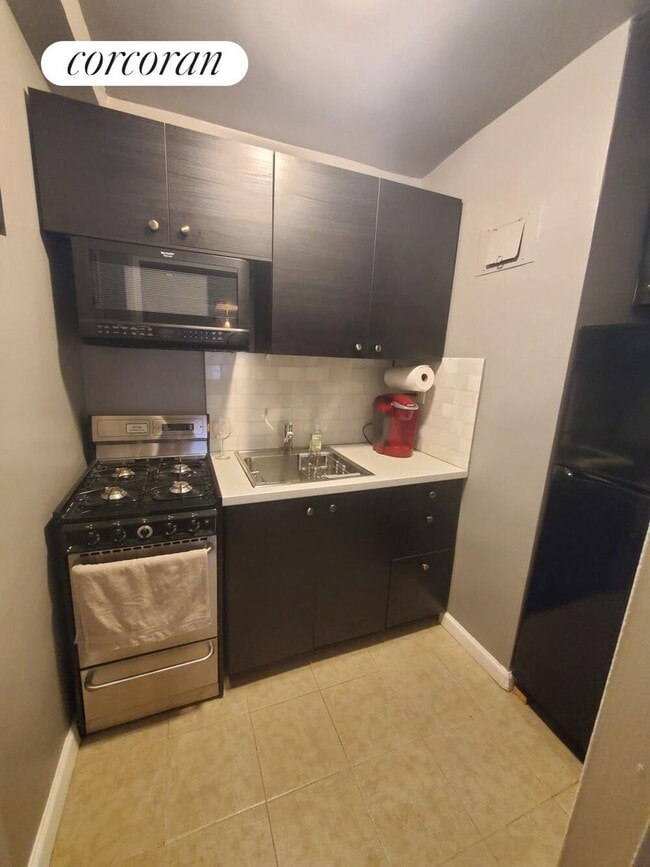 Photo - 209 E 56th St