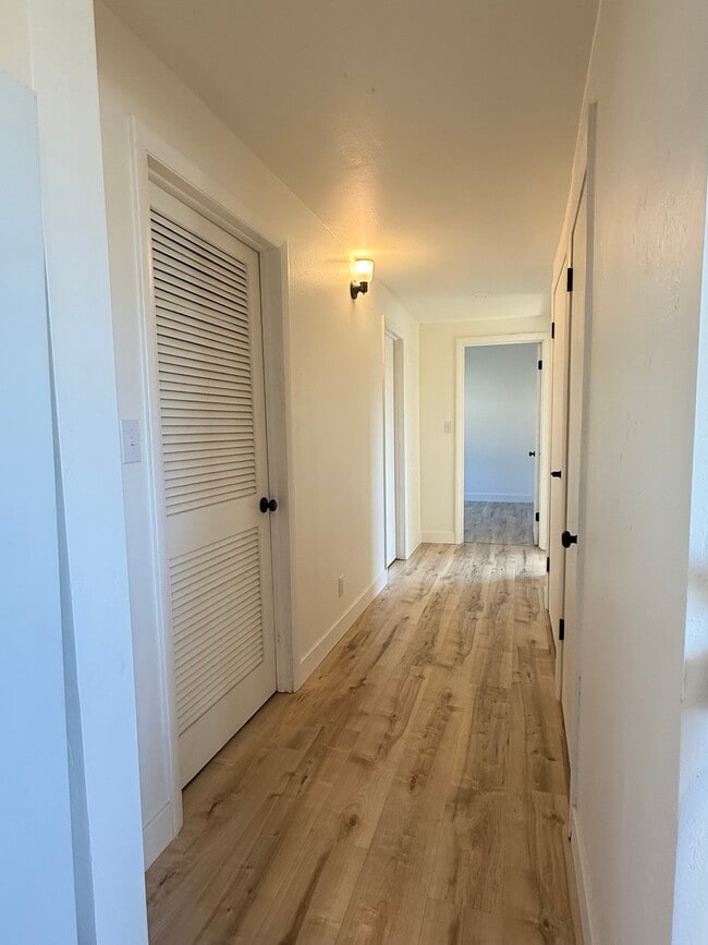 Photo - 6828 W Kirkwood Dr Unidad Basement Apartment