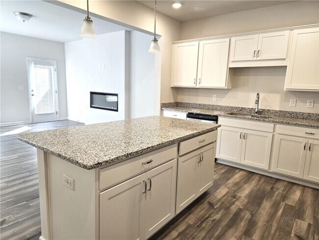 Photo - 265 Dupont Dr