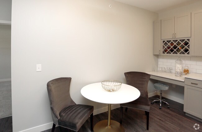 2BR, 2BA - 1130 SF