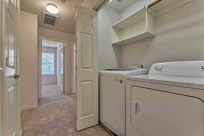 Building Photo - 7 Wickerdale Pl