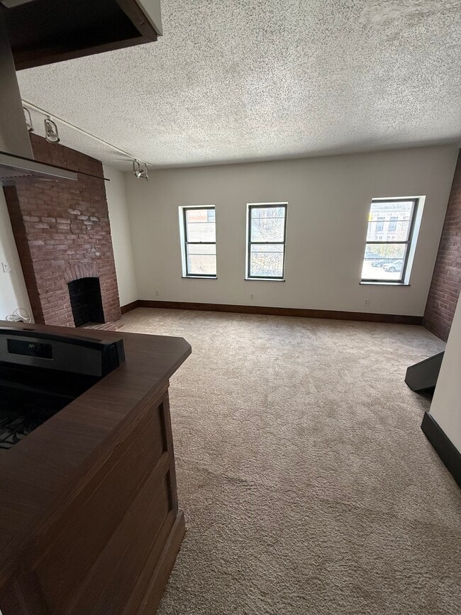 Photo - 112 N Beatty St Unidad 114