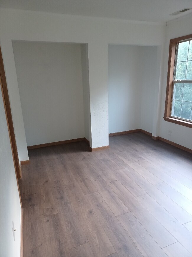 Photo - 1850 Lake St