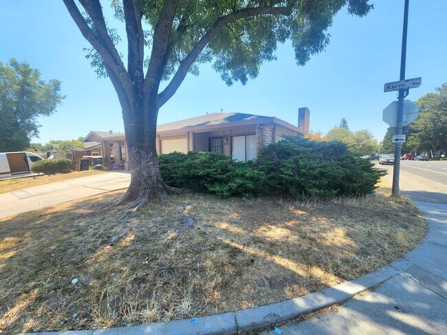 Photo - 5200-5202 Karm Way Unit 5200