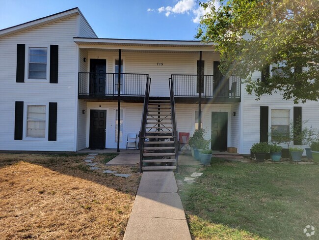 Building Photo - College Station - 2 Bedroom - 1.5 baths 4-... Rental