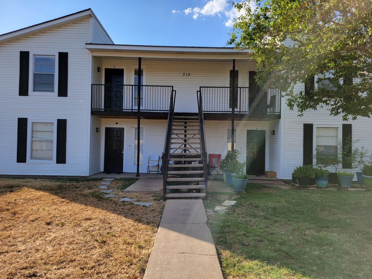 College Station - 2 Bedroom - 1.5 baths 4-... - College Station - 2 Bedroom - 1.5 baths 4-... House