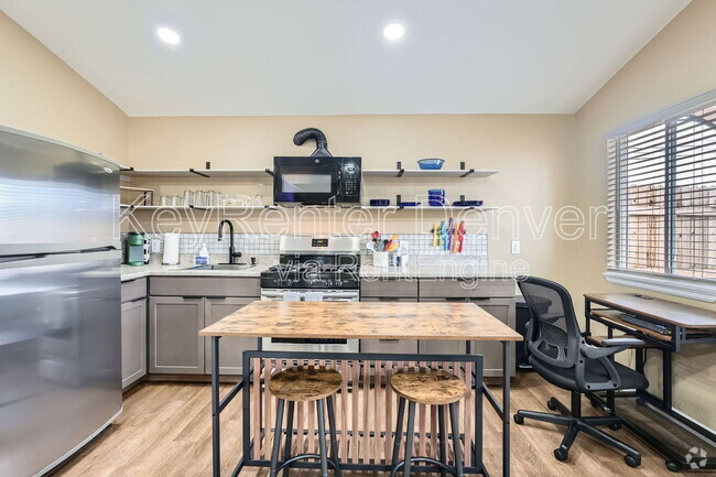 Building Photo - 2075 Iris St Rental