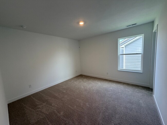 Photo - 436 Eisenhower St
